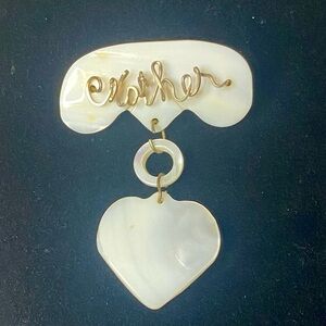 Vintage “Mother” Brooch – Mother of Pearl Sweetheart Jewelry